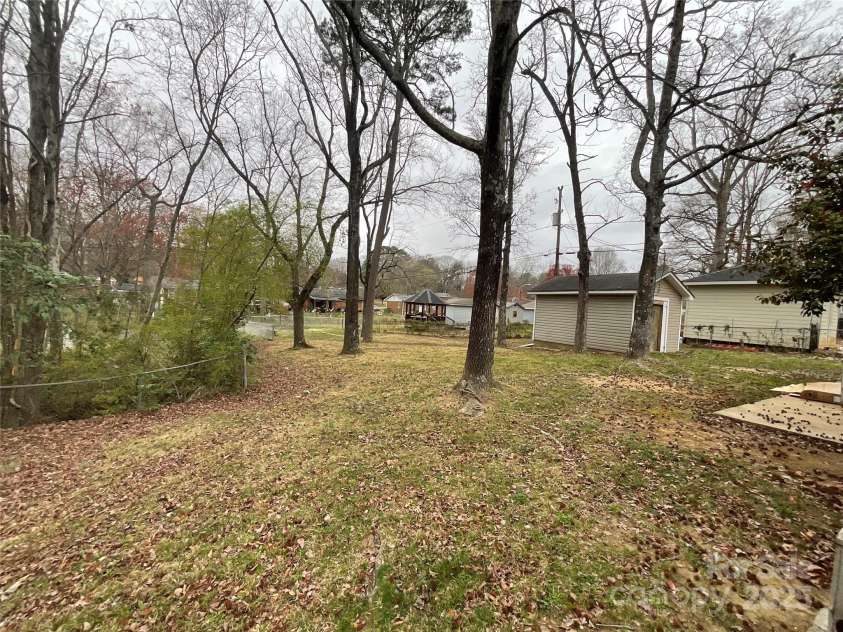 837 Corwin Drive, Charlotte, NC 28213.  MLS# CAR4234721, YatesRealty ID 2175. 