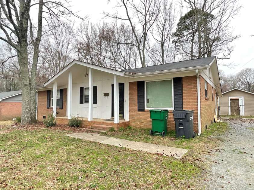 837 Corwin Drive, Charlotte, NC 28213.  MLS# CAR4234721, YatesRealty ID 2175. 