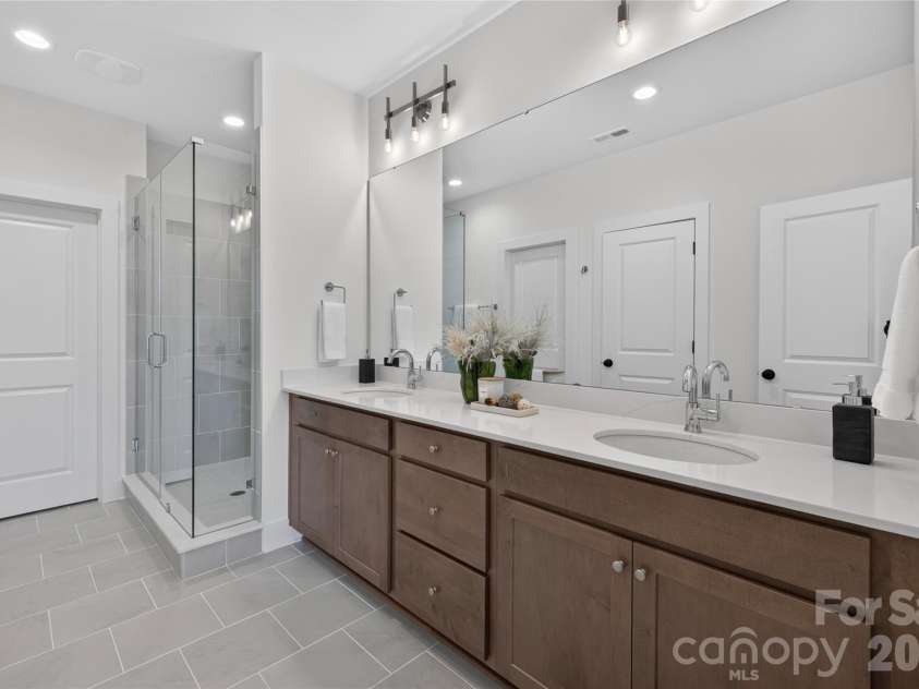 9109 Maybry Park Street, Charlotte, NC 28212.  MLS# CAR4261607, YatesRealty ID 2175. Owner's Bathroom