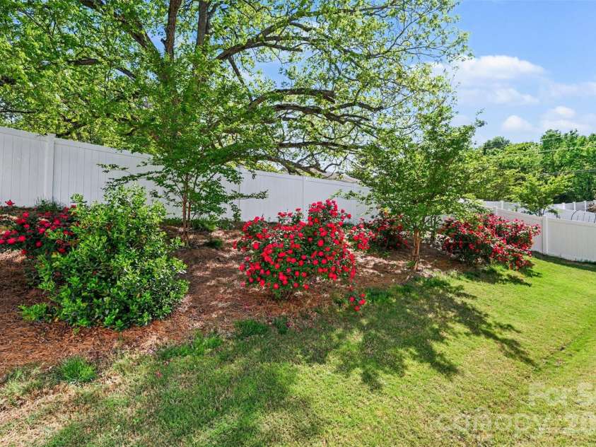 5010 Whitman Avenue, Matthews, NC 28105.  MLS# CAR4333513, YatesRealty ID 21750. 
