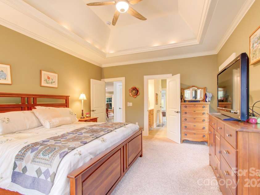 35 Village Pointe Lane, Asheville, NC 28803.  MLS# CAR4273092, YatesRealty ID 21751. 