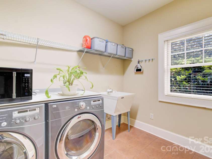 35 Village Pointe Lane, Asheville, NC 28803.  MLS# CAR4273092, YatesRealty ID 21751. 