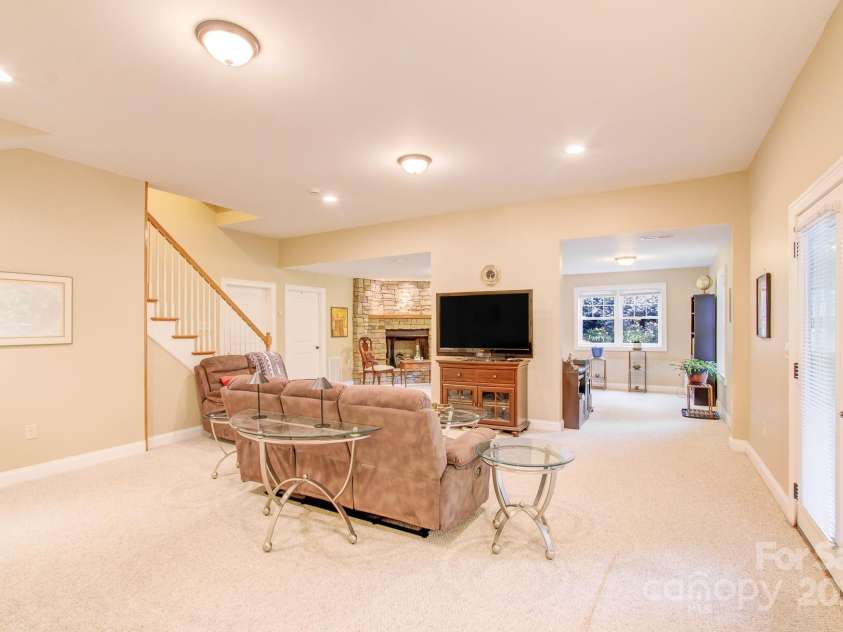 35 Village Pointe Lane, Asheville, NC 28803.  MLS# CAR4273092, YatesRealty ID 21751. 