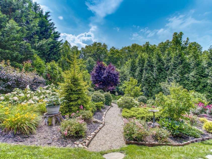 35 Village Pointe Lane, Asheville, NC 28803.  MLS# CAR4273092, YatesRealty ID 21751. 