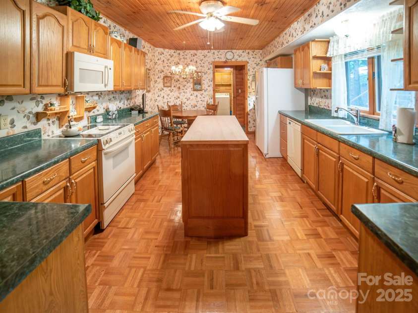 1465 Ohennesy Lane, Lenoir, NC 28645.  MLS# CAR4271925, YatesRealty ID 21752. 