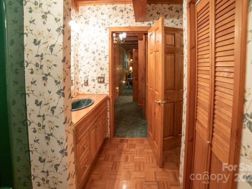 1465 Ohennesy Lane, Lenoir, NC 28645.  MLS# CAR4271925, YatesRealty ID 21752. 