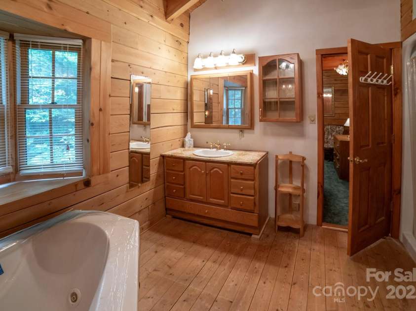 1465 Ohennesy Lane, Lenoir, NC 28645.  MLS# CAR4271925, YatesRealty ID 21752. 