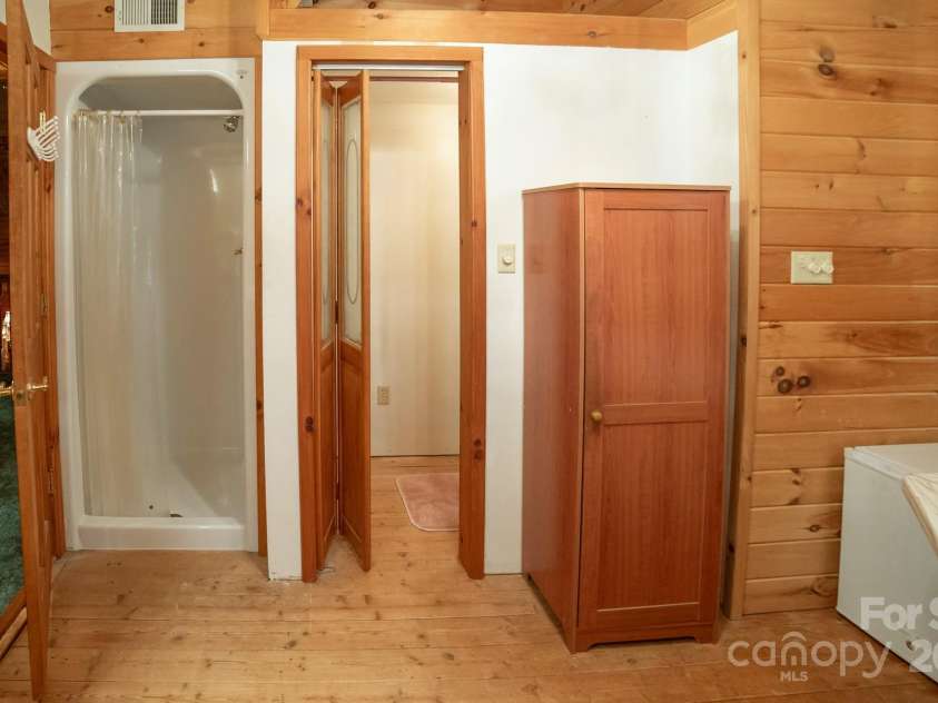 1465 Ohennesy Lane, Lenoir, NC 28645.  MLS# CAR4271925, YatesRealty ID 21752. 