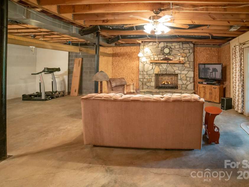 1465 Ohennesy Lane, Lenoir, NC 28645.  MLS# CAR4271925, YatesRealty ID 21752. 