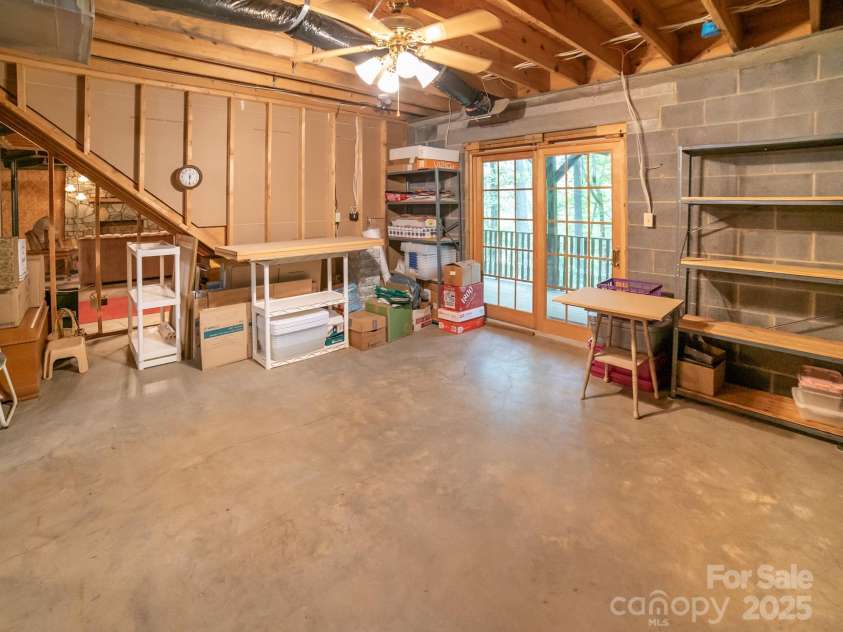 1465 Ohennesy Lane, Lenoir, NC 28645.  MLS# CAR4271925, YatesRealty ID 21752. 