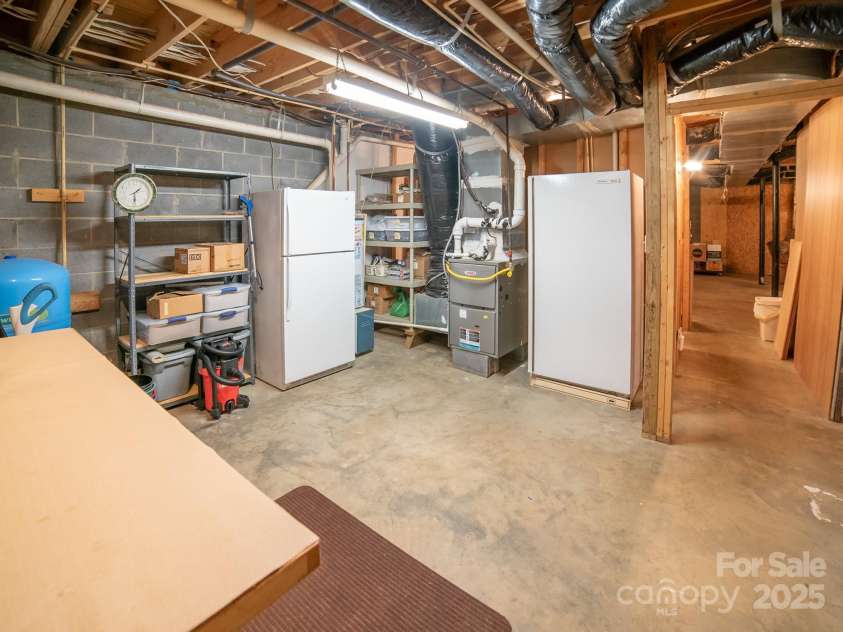 1465 Ohennesy Lane, Lenoir, NC 28645.  MLS# CAR4271925, YatesRealty ID 21752. 