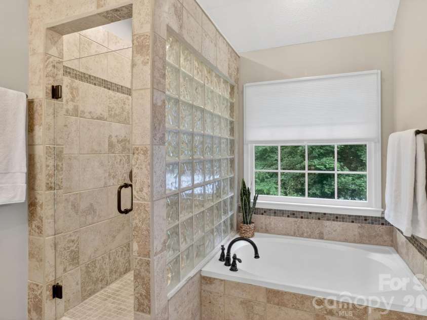 7231 Fortrose Lane, Charlotte, NC 28277.  MLS# CAR4377579, YatesRealty ID 21752. 