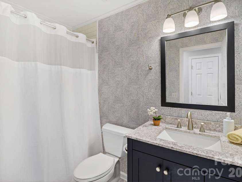 7231 Fortrose Lane, Charlotte, NC 28277.  MLS# CAR4377579, YatesRealty ID 21752. 