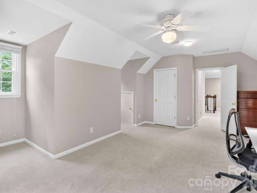 7231 Fortrose Lane, Charlotte, NC 28277.  MLS# CAR4377579, YatesRealty ID 21752. 