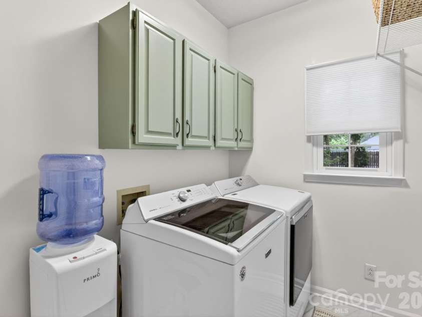 7231 Fortrose Lane, Charlotte, NC 28277.  MLS# CAR4377579, YatesRealty ID 21752. Main Level Laundry