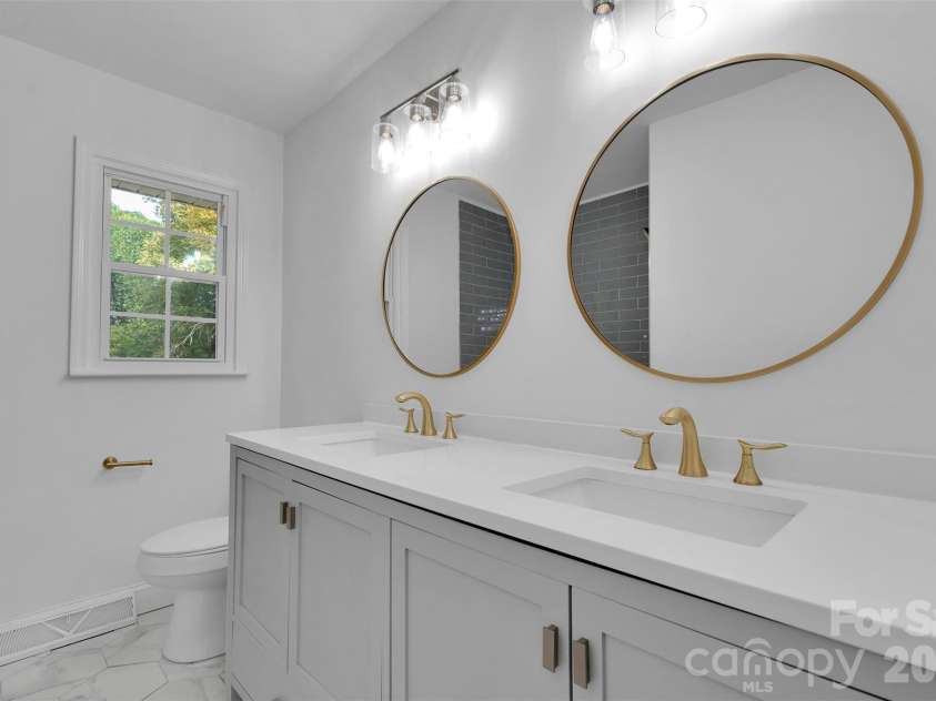 628 Westover Terrace, Shelby, NC 28150.  MLS# CAR4315960, YatesRealty ID 21753. Guest bathroom 