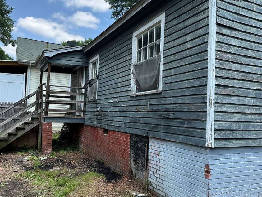 839 Chester Street, Gastonia, NC 28052.  MLS# CAR4267147, YatesRealty ID 21753. 
