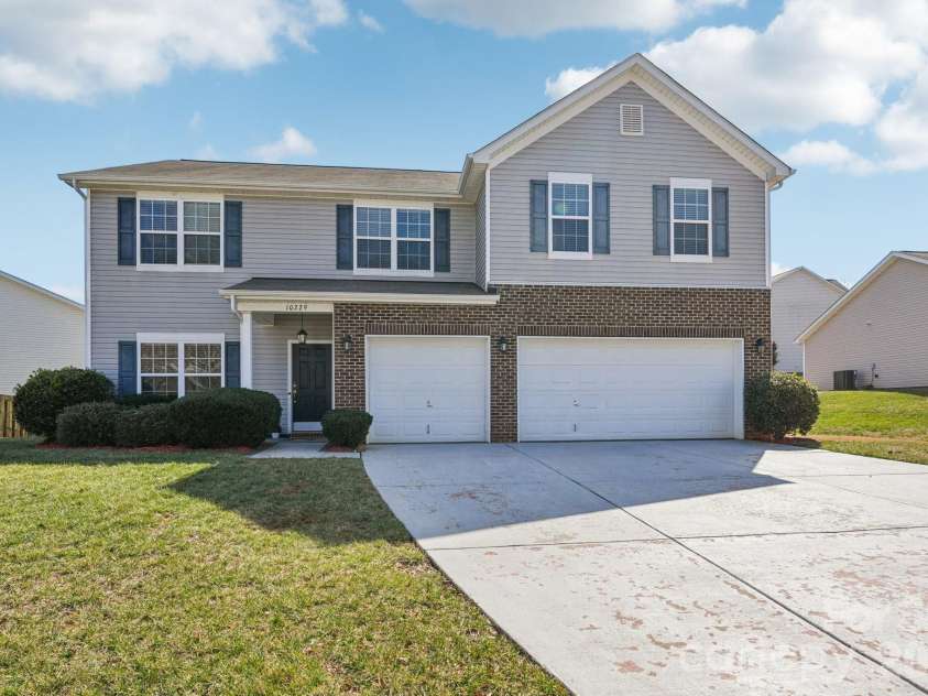 10229 Highland Creek Circle, Fort Mill, SC 29707.  MLS# CAR4347788, YatesRealty ID 21754. 