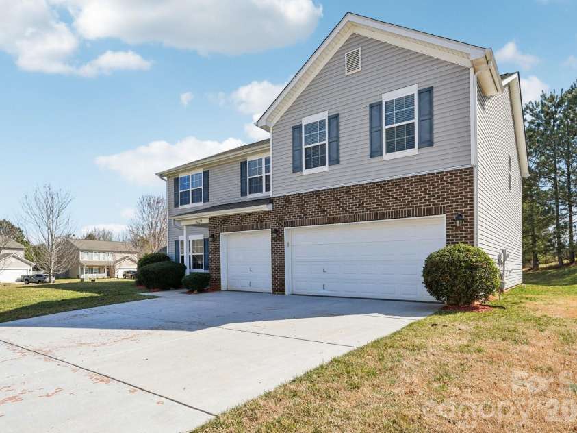 10229 Highland Creek Circle, Fort Mill, SC 29707.  MLS# CAR4347788, YatesRealty ID 21754. 