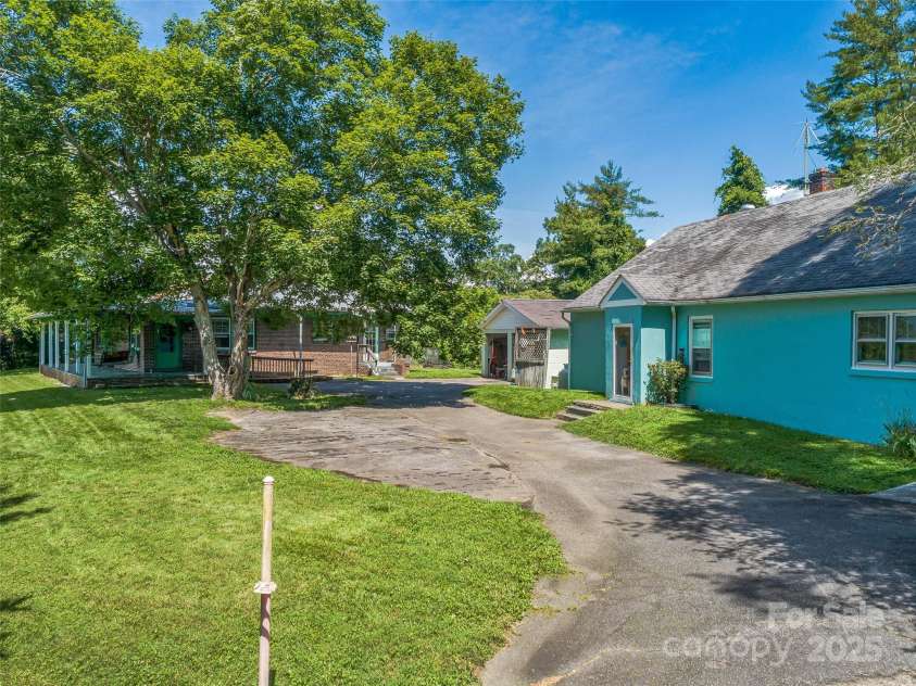 77 Dr Ramsey Drive, Marshall, NC 28753.  MLS# CAR4274451, YatesRealty ID 21754. 