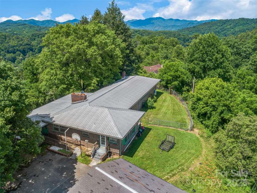 77 Dr Ramsey Drive, Marshall, NC 28753.  MLS# CAR4274451, YatesRealty ID 21754. 