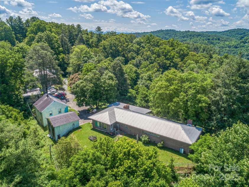 77 Dr Ramsey Drive, Marshall, NC 28753.  MLS# CAR4274451, YatesRealty ID 21754. 