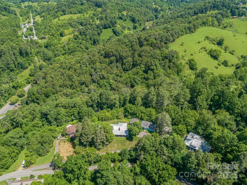 77 Dr Ramsey Drive, Marshall, NC 28753.  MLS# CAR4274451, YatesRealty ID 21754. 