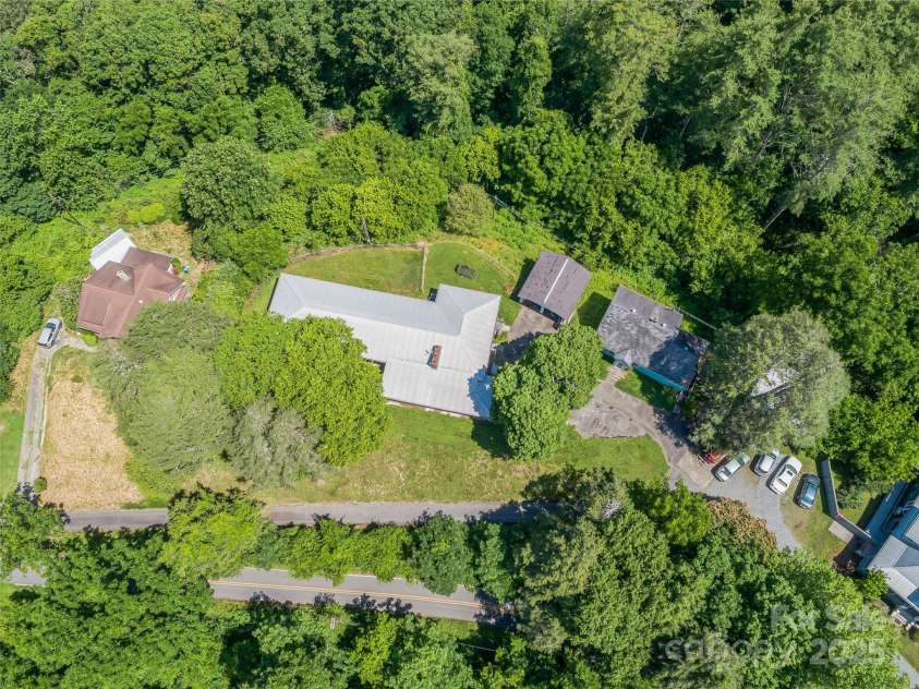 77 Dr Ramsey Drive, Marshall, NC 28753.  MLS# CAR4274451, YatesRealty ID 21754. 