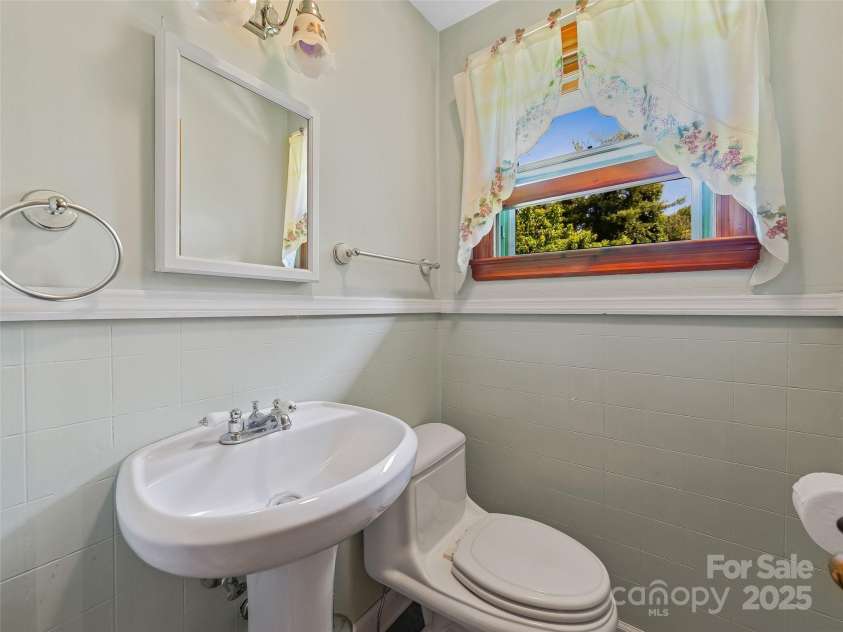 77 Dr Ramsey Drive, Marshall, NC 28753.  MLS# CAR4274451, YatesRealty ID 21754. 