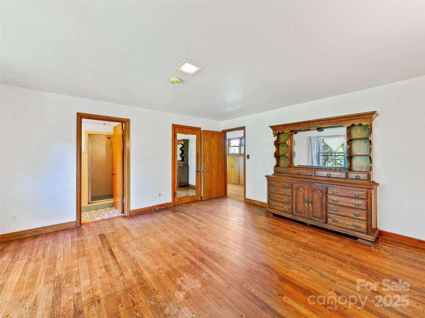 77 Dr Ramsey Drive, Marshall, NC 28753.  MLS# CAR4274451, YatesRealty ID 21754. 