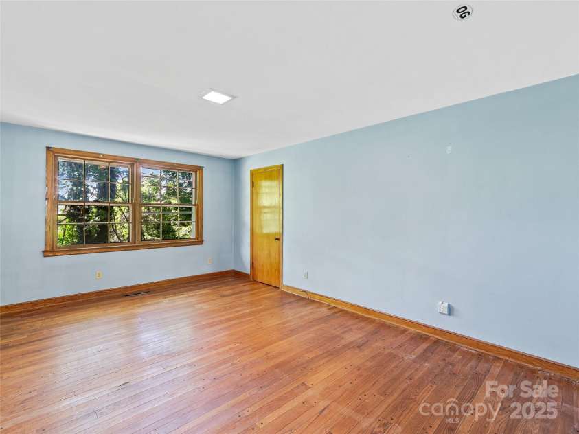 77 Dr Ramsey Drive, Marshall, NC 28753.  MLS# CAR4274451, YatesRealty ID 21754. 