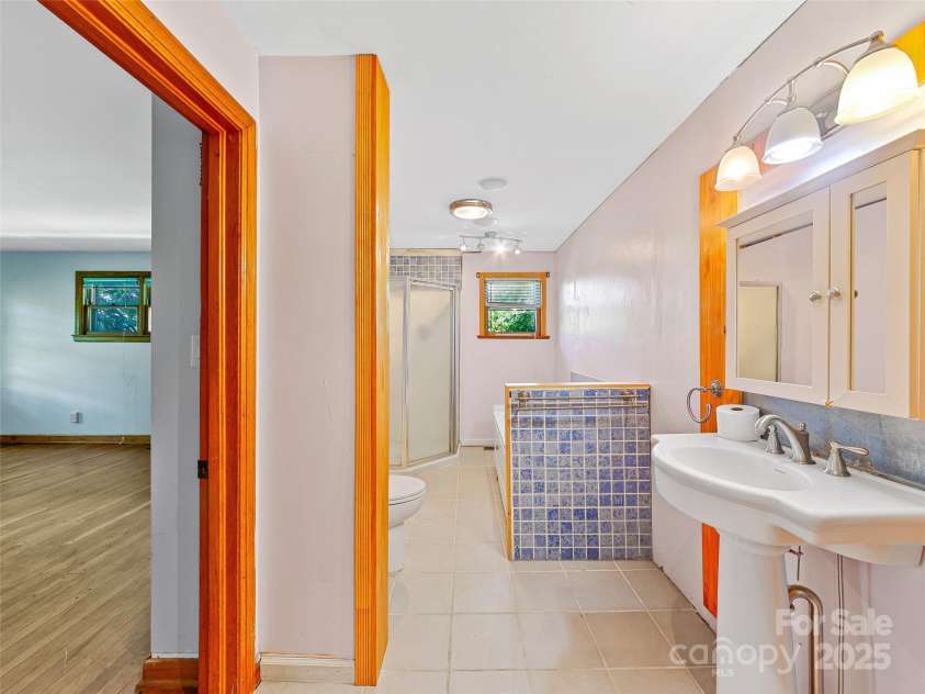 77 Dr Ramsey Drive, Marshall, NC 28753.  MLS# CAR4274451, YatesRealty ID 21754. 