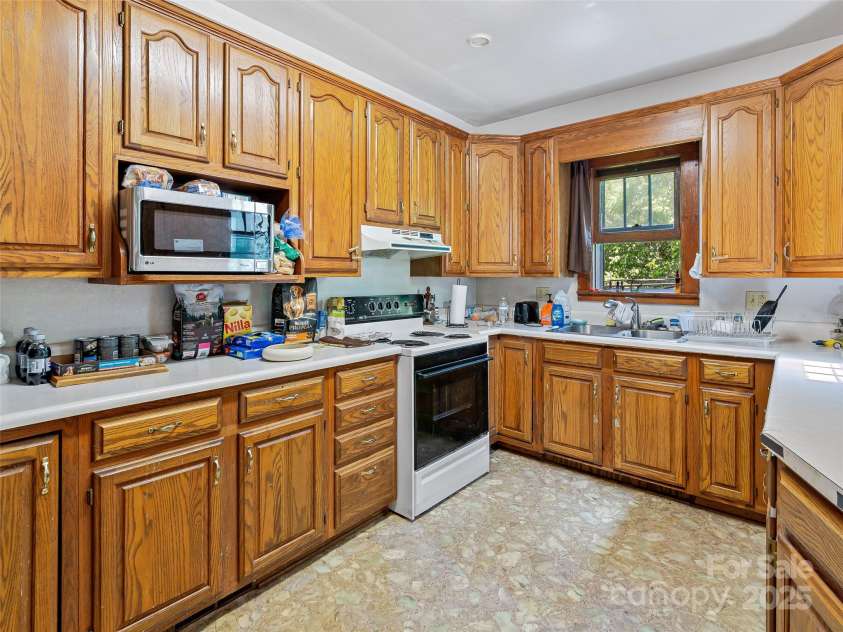 77 Dr Ramsey Drive, Marshall, NC 28753.  MLS# CAR4274451, YatesRealty ID 21754. 