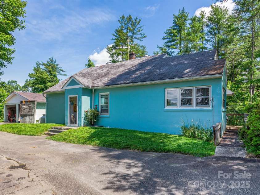 77 Dr Ramsey Drive, Marshall, NC 28753.  MLS# CAR4274451, YatesRealty ID 21754. 