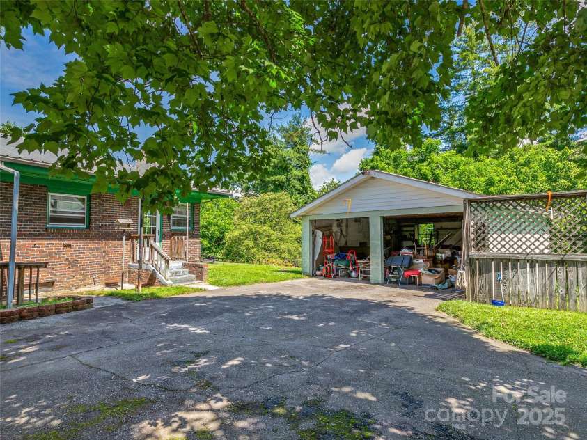 77 Dr Ramsey Drive, Marshall, NC 28753.  MLS# CAR4274451, YatesRealty ID 21754. 