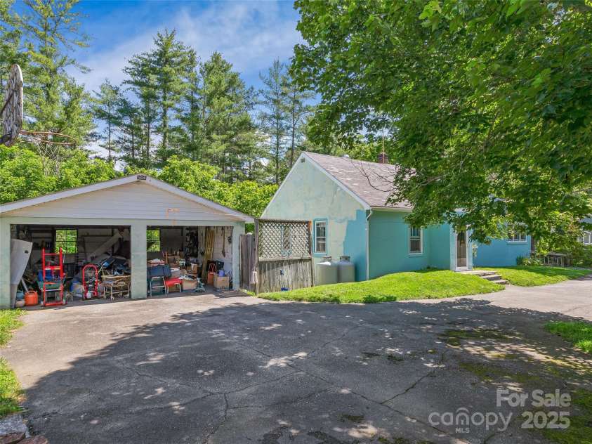 77 Dr Ramsey Drive, Marshall, NC 28753.  MLS# CAR4274451, YatesRealty ID 21754. 