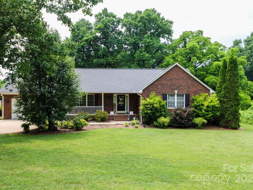 400 Majolica Road, Salisbury, NC 28147.  MLS# CAR4266113, YatesRealty ID 21755. 