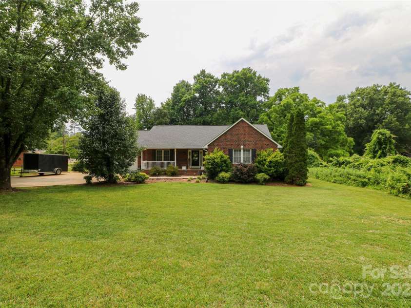400 Majolica Road, Salisbury, NC 28147.  MLS# CAR4266113, YatesRealty ID 21755. 