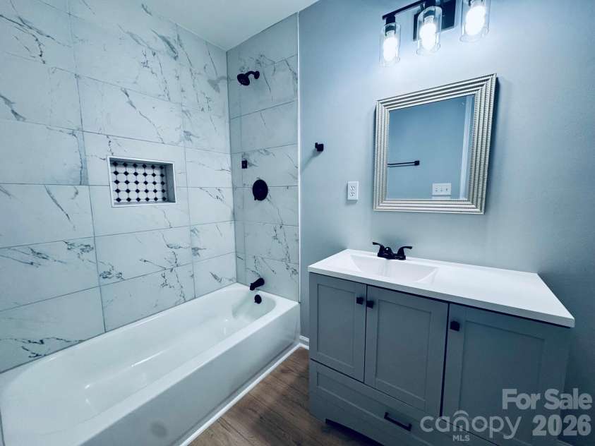 533 Frank Drive, Charlotte, NC 28215.  MLS# CAR4382114, YatesRealty ID 21756. 