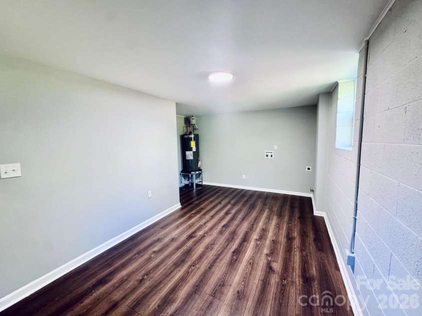 533 Frank Drive, Charlotte, NC 28215.  MLS# CAR4382114, YatesRealty ID 21756. 