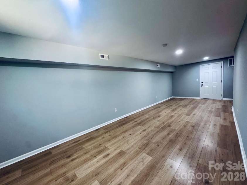 533 Frank Drive, Charlotte, NC 28215.  MLS# CAR4382114, YatesRealty ID 21756. 