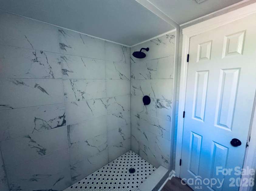 533 Frank Drive, Charlotte, NC 28215.  MLS# CAR4382114, YatesRealty ID 21756. 