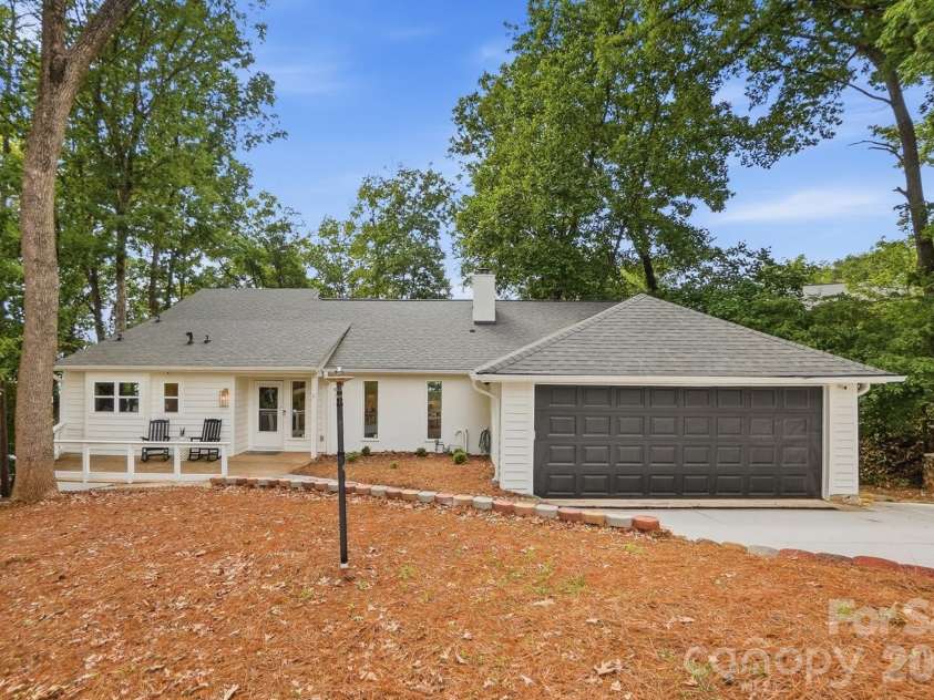 7015 Chelsea Day Lane, Tega Cay, SC 29708.  MLS# CAR4372291, YatesRealty ID 21758. 