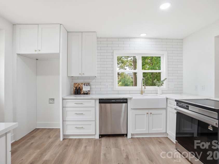 7015 Chelsea Day Lane, Tega Cay, SC 29708.  MLS# CAR4372291, YatesRealty ID 21758. 