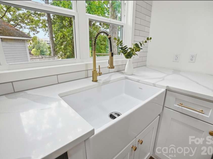7015 Chelsea Day Lane, Tega Cay, SC 29708.  MLS# CAR4372291, YatesRealty ID 21758. 