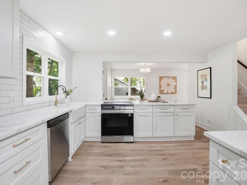7015 Chelsea Day Lane, Tega Cay, SC 29708.  MLS# CAR4372291, YatesRealty ID 21758. 
