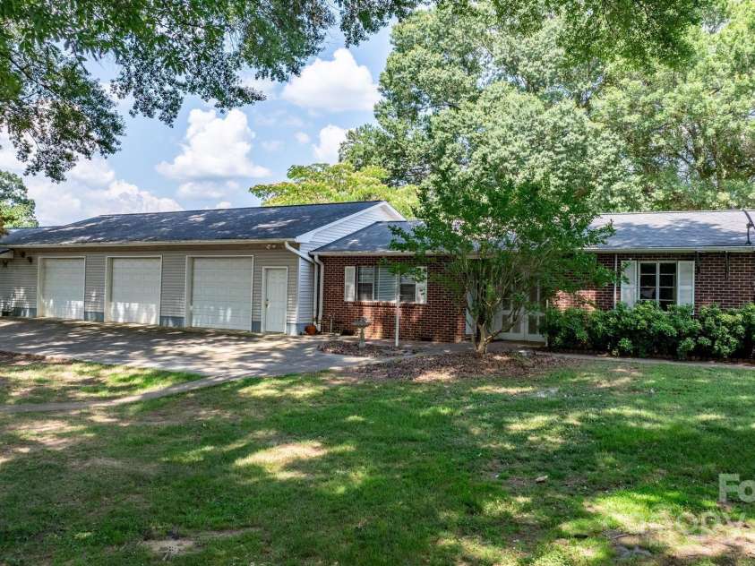 4002 Hickory Boulevard, Granite Falls, NC 28630.  MLS# CAR4265379, YatesRealty ID 2176. Detached Garage Front