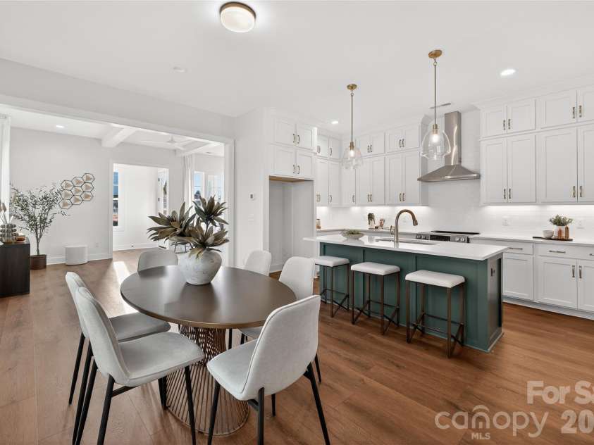 9113 Maybry Park Street, Charlotte, NC 28212.  MLS# CAR4265824, YatesRealty ID 2176. Open Dining Area/Kitchen