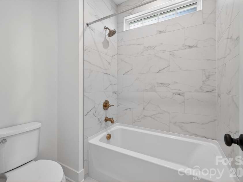 9113 Maybry Park Street, Charlotte, NC 28212.  MLS# CAR4265824, YatesRealty ID 2176. Shared Full bath - Upper Level