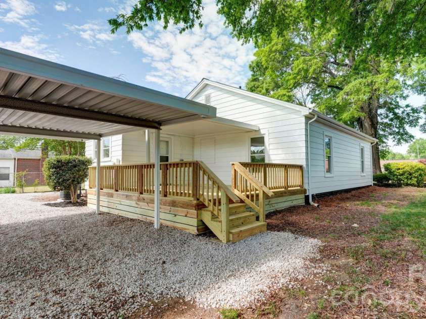 1900 Linda Avenue, Kannapolis, NC 28083.  MLS# CAR4369376, YatesRealty ID 21760. 